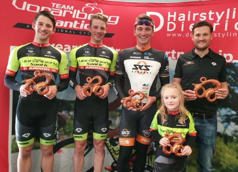 Trainingsrunde mit Weltmeister und Profis vom Team Vorarlberg beim Hairstyling Dietrich-Radsporttag
Bahn-Weltmeister Lucas Liß sowie Lukas und Martin Meiler zu Gast in Gangkofen